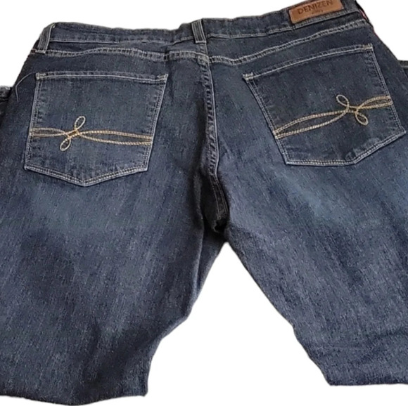 Levis Denizen Crop Pants - Picture 3 of 5